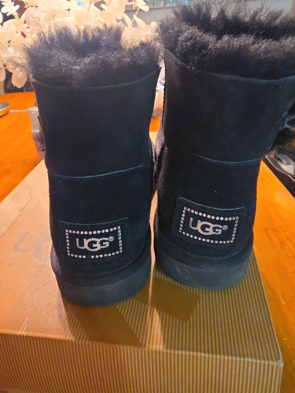 UGG Mini Bailey Button Bling Womens Boots Black Suede Sherpa 7 EUC Read - Picture 5 of 8